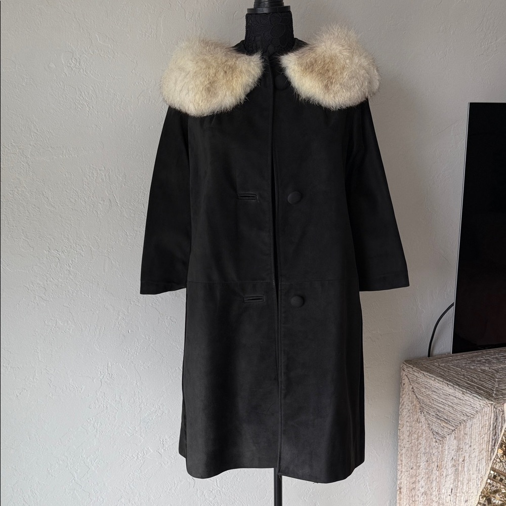 Vintage Elegant Black suede Coat with Fox Fur Collar. Size M